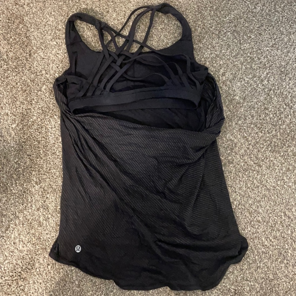 Lululemon free to be wild tank. Black. Size 4.